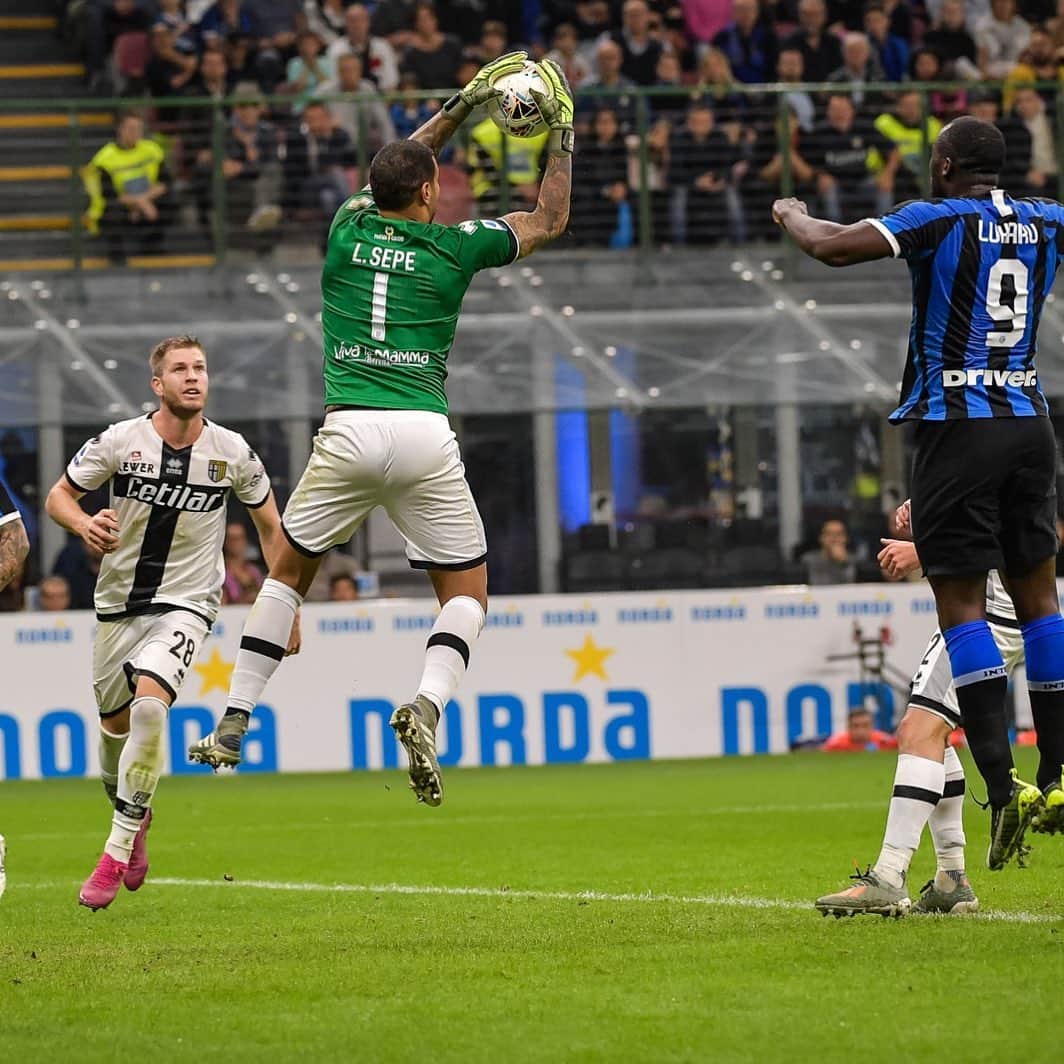 ルイージ・セーペのインスタグラム：「Un punto che profuma di vittoria per la voglia e la grinta che ci abbiamo messo. Per la prestazione. E c’è spazio anche per essere rammaricati... #forzaParma 💛💙 @seriea @parmacalcio1913」