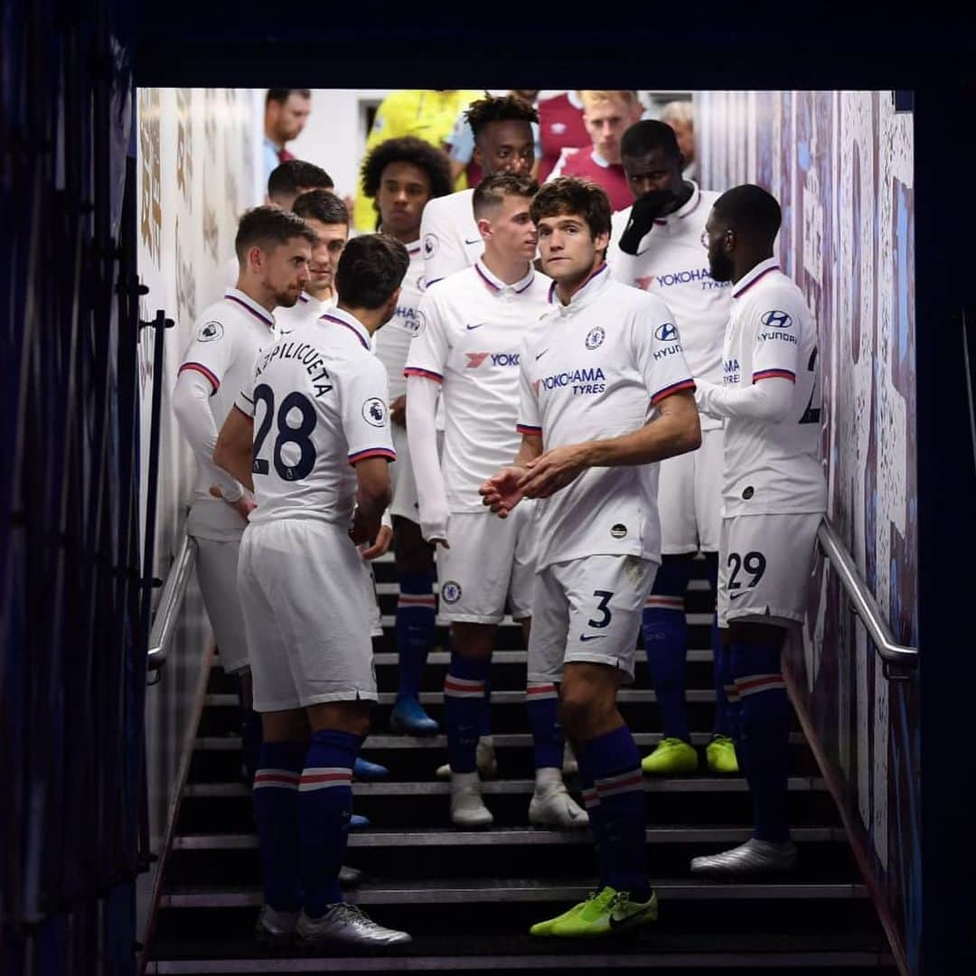 クル・ズマさんのインスタグラム写真 - (クル・ズマInstagram)「Another top performance lads well done 🙏🏿 congrats homie 😂😁 @cmpulisic ⚽️⚽️⚽️ @chelseafc #lazoumance」10月27日 4時23分 - kurtzouma