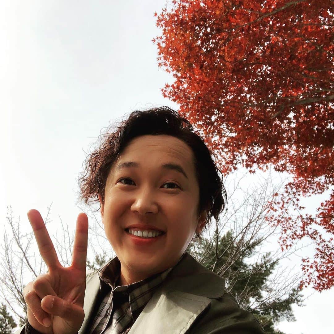 テレビ東京「土曜スペシャル」さんのインスタグラム写真 - (テレビ東京「土曜スペシャル」Instagram)「#田沢湖畔 の紅葉はこれからですが、ところどころ赤く染まった木々も発見！見頃は10月末頃のようです。紅葉を愛でる旅を計画している方は、是非足を運んでみて下さい！  #テレビ東京  #土曜スペシャル #太川陽介 #蛭子能収 #釈由美子 #金子貴俊 #角館武家屋敷 #みちのく #紅葉 #絶景 #バス旅コンビ #角館 #武家屋敷 #田沢湖 #乳頭温泉郷 #八甲田 #弘前」10月26日 19時35分 - tvtokyo_dosupe