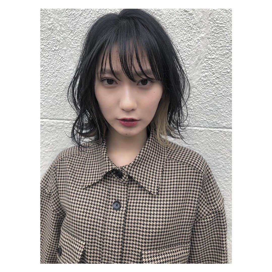 黒津南帆のインスタグラム：「. どストライクの衣装で テンション上がりまくってました💃 全然そんな顔してないんけど。笑 . .  #撮影 #撮影データ #サロンモデル #サロモ #ショート #ショートヘア #ショートヘアカタログ #黒髪ショート #ショートヘアアレンジ  #ショートボブ #ボブ #ボブヘアアレンジ #ウェーブヘア #外はねショート #秋 #秋ヘア #秋ヘアアレンジ  #秋ヘアスタイル #シースルーバング #シースルー前髪 #インナーカラー #ブリーチ #伸ばしかけ前髪 #外はね #切りっぱなしボブ #切りっぱなしボブ外ハネ #ボブパーマ　#切開メイク」