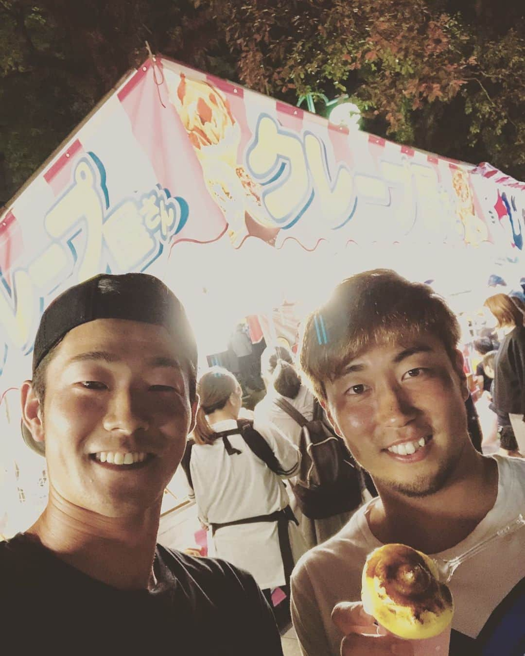 井口和朋さんのインスタグラム写真 - (井口和朋Instagram)「ご飯食べた帰りにお祭の雰囲気感じながらのクレープ！宮崎最後のオフ満喫してきました👍#宮崎#お祭り#クレープ#宮崎神宮大祭#神武さま#クレープブリュレ#休日#粋仙#地鶏#食後のデザート#fighters#石井一成#井口和朋#ダイエット」10月26日 20時13分 - iguchi.kazutomo