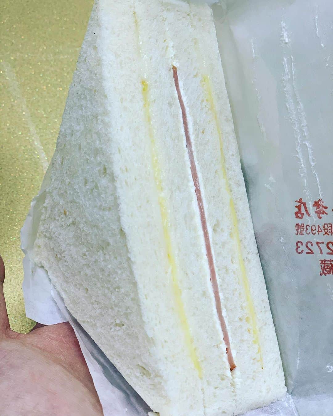 酒井雄二さんのインスタグラム写真 - (酒井雄二Instagram)「本日の台湾公演のMCで話した三明治（サンドイッチ）。ハムと薄焼き卵にホイップ・甘いマヨ。 #ゴスペラーズ #台湾 #三明治 #ローカルパンハンター」10月26日 20時14分 - uzysakai