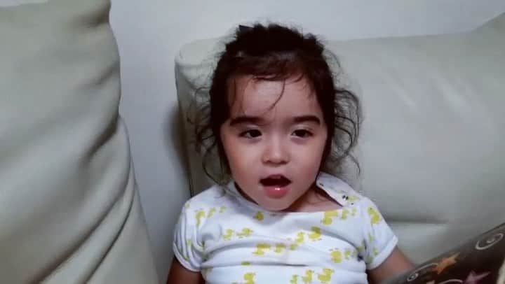チョン・ソミンのインスタグラム：「[예고영상] 그레이스의 소미니이모송 제목 ‘뭔지알고 부르는 노래’  놀라찌요?  깜짝영상으로 빠르게 돌아왔어요:) 브룩&그레이스가 보내온 사랑스러운 영상모음들과 제가보낸 답장 풀영상은 #ssomday 에 올려놓았어요🙌🏻 브룩&그레이스 뽀짝한거 못본 사람 없게 해주세요😆 BROOKE&GRACE x ssomday ✔️LINK IN BIO  글을 수정하던 중.. 삭제를 잘 못 눌렀어요..ㅠㅠ 죄송합니다아아아... 아 심장이 빨리뛴다아.....」