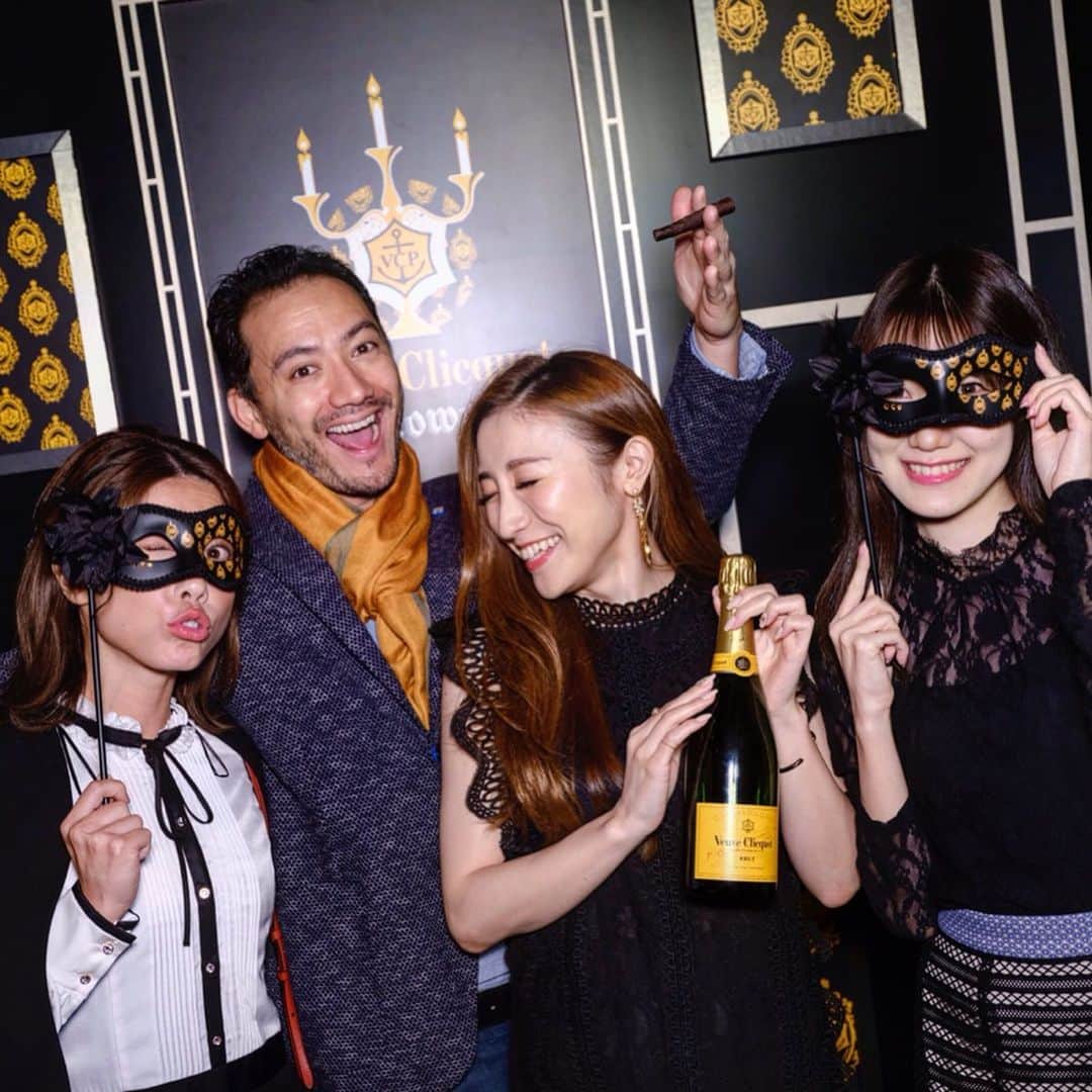 ベリッシモ・フランチェスコさんのインスタグラム写真 - (ベリッシモ・フランチェスコInstagram)「Champagne, Champagne and Champagne 😂👍” Veuve Clicquot Yelloween Party 2019” at 1OAK Tokyo🥂🎃👻 ヴーヴクリコのハロウィンパーティに参加しましたよ！大変盛り上がりました！最高！E mi raccomando figliuoliiii, non vi ubriacate di vita mondana❤️ #ベリッシモ #料理研究家 #francescobellissimo  #VeuveClicquot #Yelloween #liveclicquot #champagne #party #1oaktokyo #vitamondana #vitamondanaagogo #partypeople #パリピ #パリピポ #美人 #japanesegirls #beautifulgirls #vip #luxurylifestyle #enjoytheparty #イタリアの種馬 #世界くらべてみたら #イケメン #italian #イタリア人 #coattoromanoatokyo  #bellavita #allafacciavostra #ヴーヴクリコ  @VeuveClicquot」10月26日 20時32分 - bellissimoyoshi