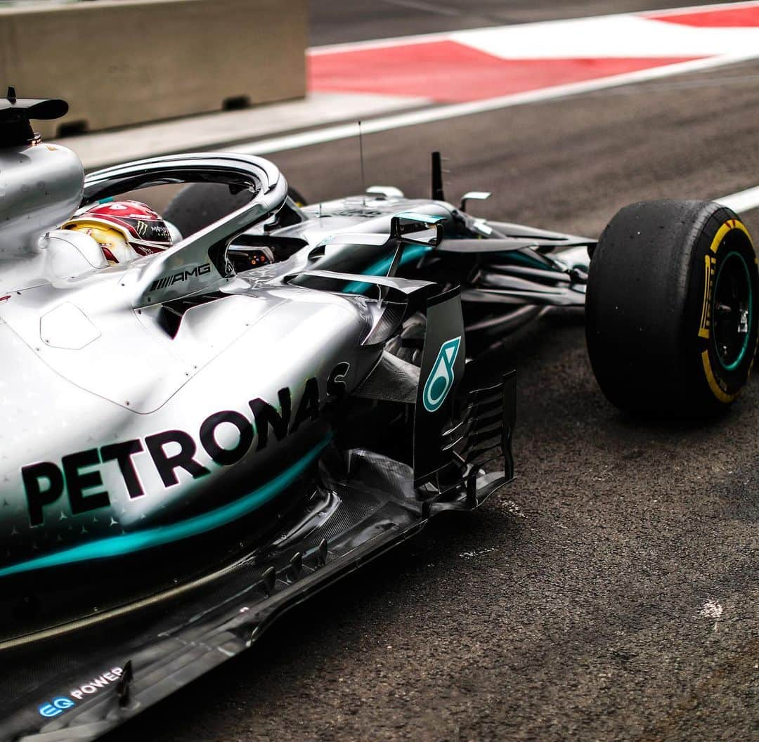 MERCEDES AMG PETRONASさんのインスタグラム写真 - (MERCEDES AMG PETRONASInstagram)「Ready to roll down in Mexico 👊 It’s QUALI DAY! And this #F1esta is just heating up... Who’s taking pole for the #MexicoGP 🤷‍♀️ Let’s hear your predictions 👇」10月26日 20時32分 - mercedesamgf1