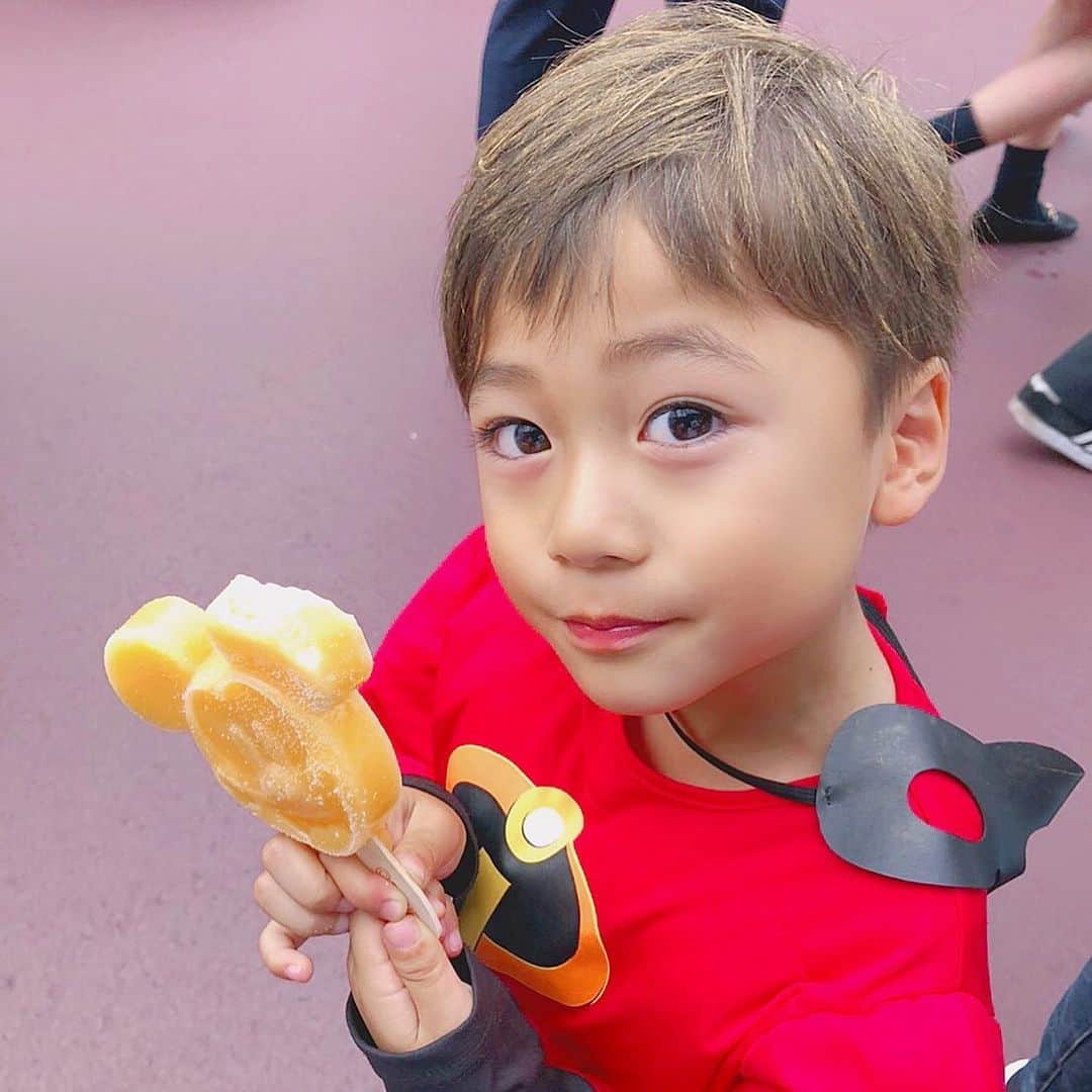 かなのインスタグラム：「． 楽しかったぁ😆♥️ 今年はインクレディブルファミリー♥️ ． 金髪なかなか似合う👦🏼💕 ． ． #ディズニーランド#ミスターインクレディブル#ミスターインクレディブルファミリー#ハロウィン#Dハロ#ダッシュ#コスプレ#TDL#tokyodisneyland#halloween#kana_disney_photo」