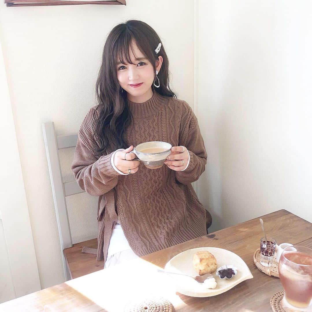 haruさんのインスタグラム写真 - (haruInstagram)「ㅤㅤㅤㅤㅤㅤㅤㅤㅤㅤㅤㅤㅤ ㅤㅤㅤㅤㅤㅤㅤㅤㅤㅤㅤㅤㅤ ㅤㅤㅤㅤㅤㅤㅤㅤㅤㅤㅤㅤㅤ #ootd ㅤㅤㅤㅤㅤㅤㅤㅤㅤㅤㅤㅤㅤ この前いったカフェが可愛かったので ガーリーコーデにしました☺🧡 ㅤㅤㅤㅤㅤㅤㅤㅤㅤㅤㅤㅤㅤ ブラウン × ホワイト × ベージュ でカフェオレコーデ♡ ㅤㅤㅤㅤㅤㅤㅤㅤㅤㅤㅤㅤㅤ パールピン × 波ウェーブ でガーリーさをプラス💕 ㅤㅤㅤㅤㅤㅤㅤㅤㅤㅤㅤㅤㅤ ㅤㅤㅤㅤㅤㅤㅤㅤㅤㅤㅤㅤㅤ ❤︎ shirt : #champion ❤︎ knit & skirt : #fifth ❤︎ earring : #gu ❤︎ bag : #converse ㅤㅤㅤㅤㅤㅤㅤㅤㅤㅤㅤㅤㅤ ㅤㅤㅤㅤㅤㅤㅤㅤㅤㅤㅤㅤㅤ  #fifthtl#フィフス#低身長コーデ#カジュアル#ニット#ニットコーデ @fifth_store #サイドリボンデザインケーブルニット  #harucd ㅤㅤㅤㅤㅤㅤㅤㅤㅤㅤㅤㅤㅤ」10月26日 20時36分 - __haru3