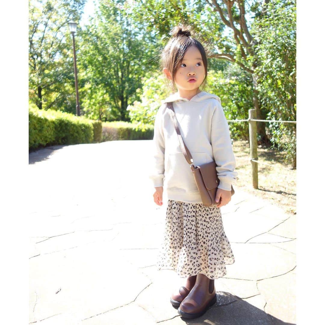 Saraさんのインスタグラム写真 - (SaraInstagram)「. coordinate♡ . ベージュ × ブラウン × レオパード🐻 . parka ▶︎ #devirock  skirt ▶︎ #globalwork  boots ▶︎ #branshes  bag ▶︎ #branshes . . #ootd #kids #kids_japan #kids_japan_ootd #kjp_ootd #kidsfahion #kidscode #kidsootd #kidswear #キッズコーデ #キッズファッション #ベージュコーデ #レオパード」10月26日 20時43分 - sarasara718