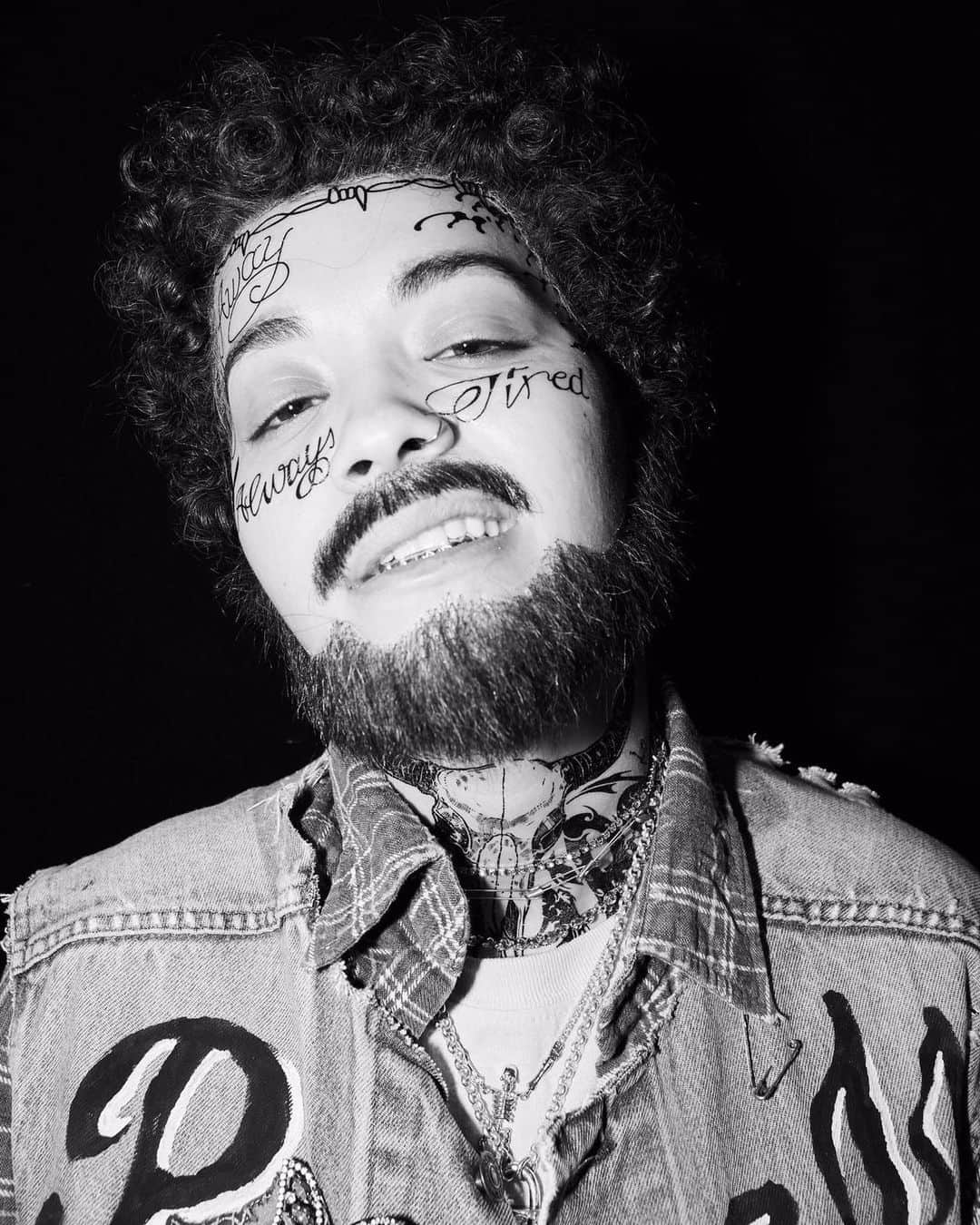 リタ・オラさんのインスタグラム写真 - (リタ・オラInstagram)「Halloween throwback to becoming my bro @postmalone last year!! 🎃 Swipe to see the process! I’ve never shared this before so thanks to the whole team who made it all happen!! Who shall I be this year?!....☠️ #halloween」10月26日 20時46分 - ritaora