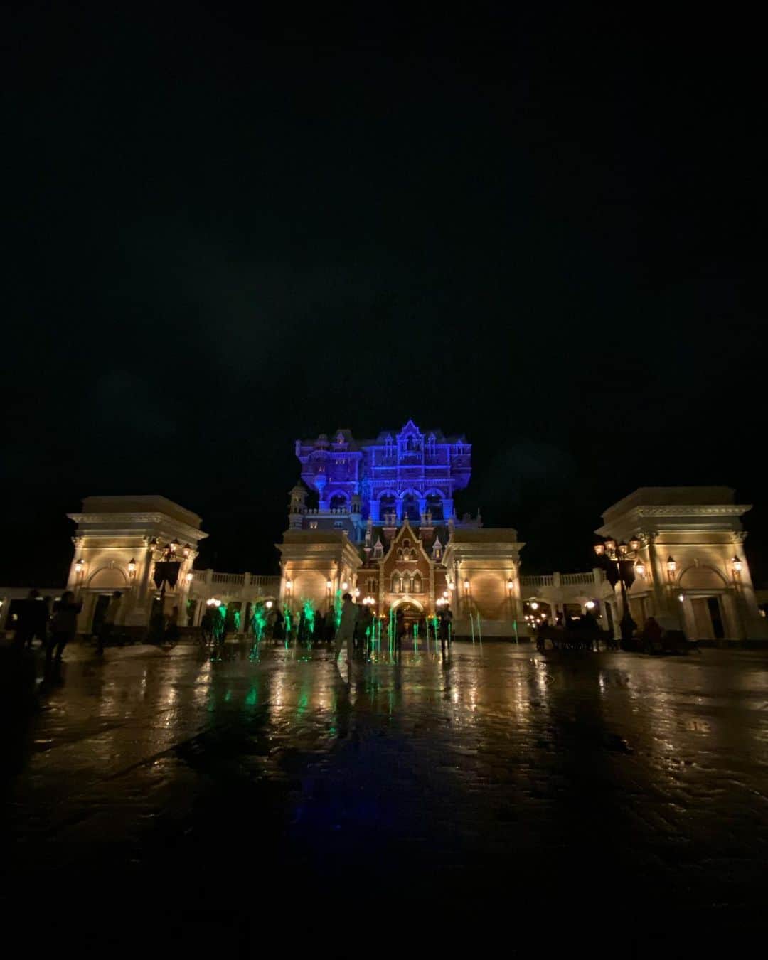 uyuのインスタグラム：「昨日大雨の中ディズニーに行ってきました。☔️」