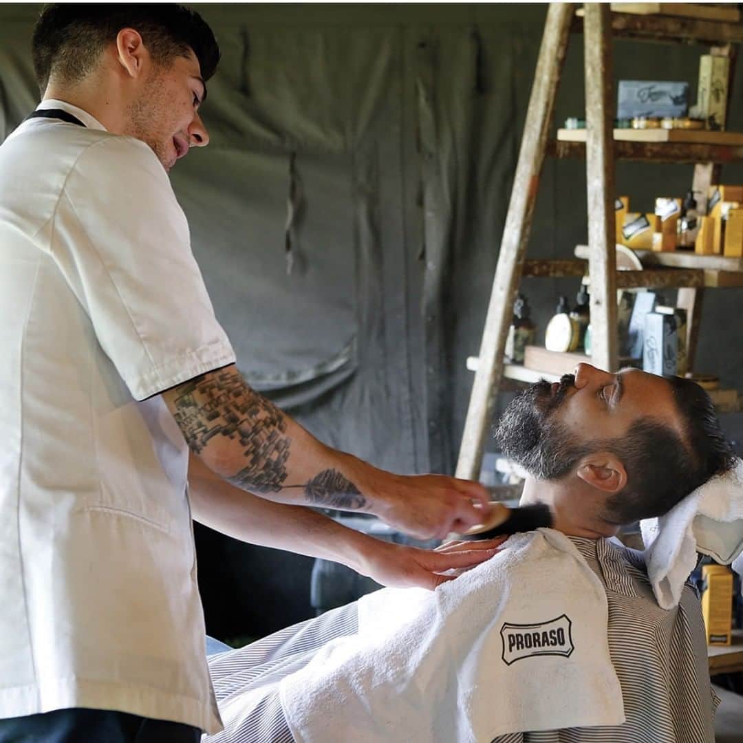 Proraso Japanのインスタグラム：「古き良き、シェービング体験をProrasoと。 Prorasoは世界中のバーバーショップとジェントルマンに愛されているスペシャリティシェービングブランドです。 . Repost from @prorasousa . #proraso #prorasousa #prorasofirenze #シェービングクリーム #シェービング #ProShave #Italian #ItalianShave #イタリア製 #バーバースタイル #バーバーショップ #髭脱毛 #メンズスタイル #シェービングフォーム #Barber #メンズヘアスタイル #ヒゲ男子 #ヒゲ #BarberShop #ヒゲ脱毛 #メンズヘア #シェービングエステ #おしゃれさんと繋がりたい」