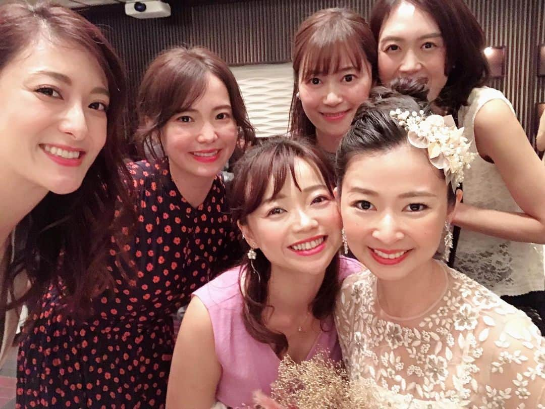 高橋麻美さんのインスタグラム写真 - (高橋麻美Instagram)「お友達の結婚パーティー👰  めちゃくちゃキレイだった😍  #wedding#party#dress#girltalk」10月26日 21時11分 - charmy421