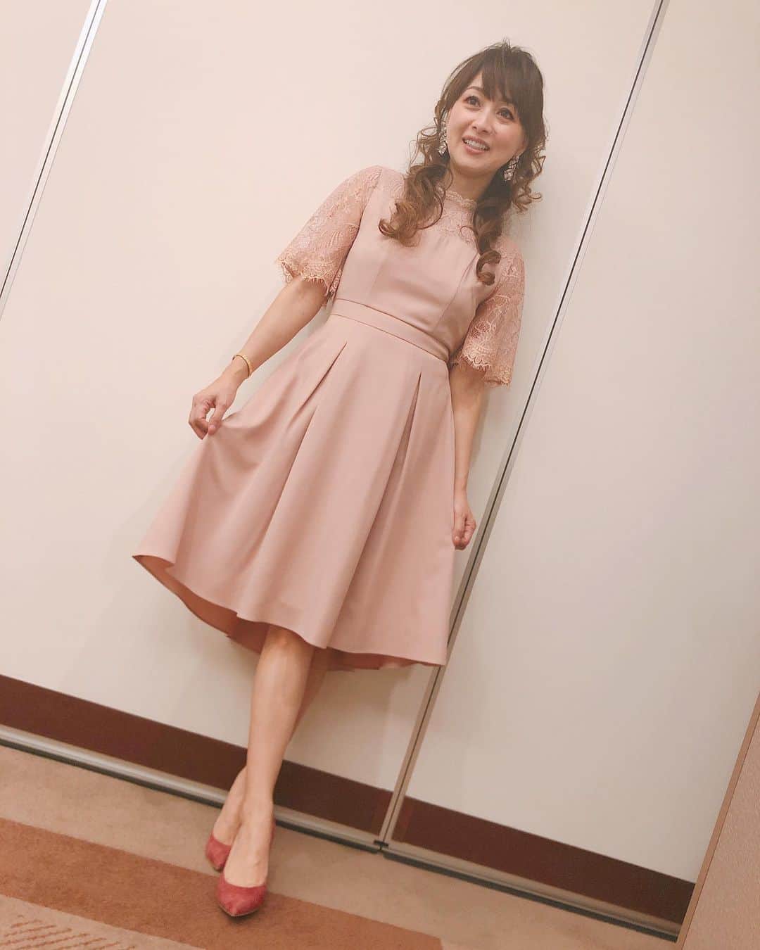 渡辺美奈代さんのインスタグラム写真 - (渡辺美奈代Instagram)「本日の衣装  ピンクのワンピース」10月26日 21時11分 - watanabe_minayo