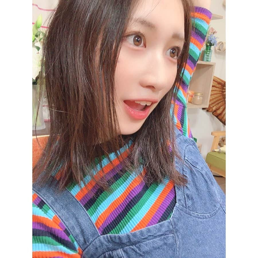 加藤一華さんのインスタグラム写真 - (加藤一華Instagram)「. 外はねヘア×レインボーコーデ🦄🌈 最近急に寒くなったりしてたけど、 今日は暖かくて過ごしやすかった☀️ . 昔からパッとした色好きだなぁ🤗🎨 . よく質問いただくけれど、 動画で買ったりした服はお互いで着て 平等にシェアしています😌笑 . #ootd #cordinate #rainbow #denim #ワンピース #コーデ #加藤一華 #me #ボンボンTV #いっちー #girl」10月26日 21時12分 - ichika_kato