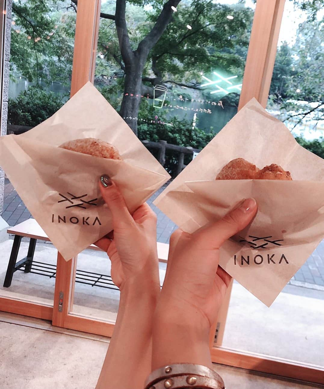 ななぴさんのインスタグラム写真 - (ななぴInstagram)「吉祥寺の井の頭公園の中にあるcafe﻿ (@inoka.cafe )﻿に行ってきました☕️🍂﻿ おすすめはおとうふドーナツ🍩﻿ ﻿ かわいい空間で落ち着く雰囲気のお店💕﻿ ﻿ ワンピースは @17kg_official ❤︎❤︎ ﻿ ﻿ #公園　#お散歩　#井の頭公園　#ワンピコーデ　#コーディネート　#コーデ　#ワンピース　#ワンピ　#モノトーンコーデ　#ボブ　#私服　#吉祥寺」10月26日 21時31分 - __nanapgram__