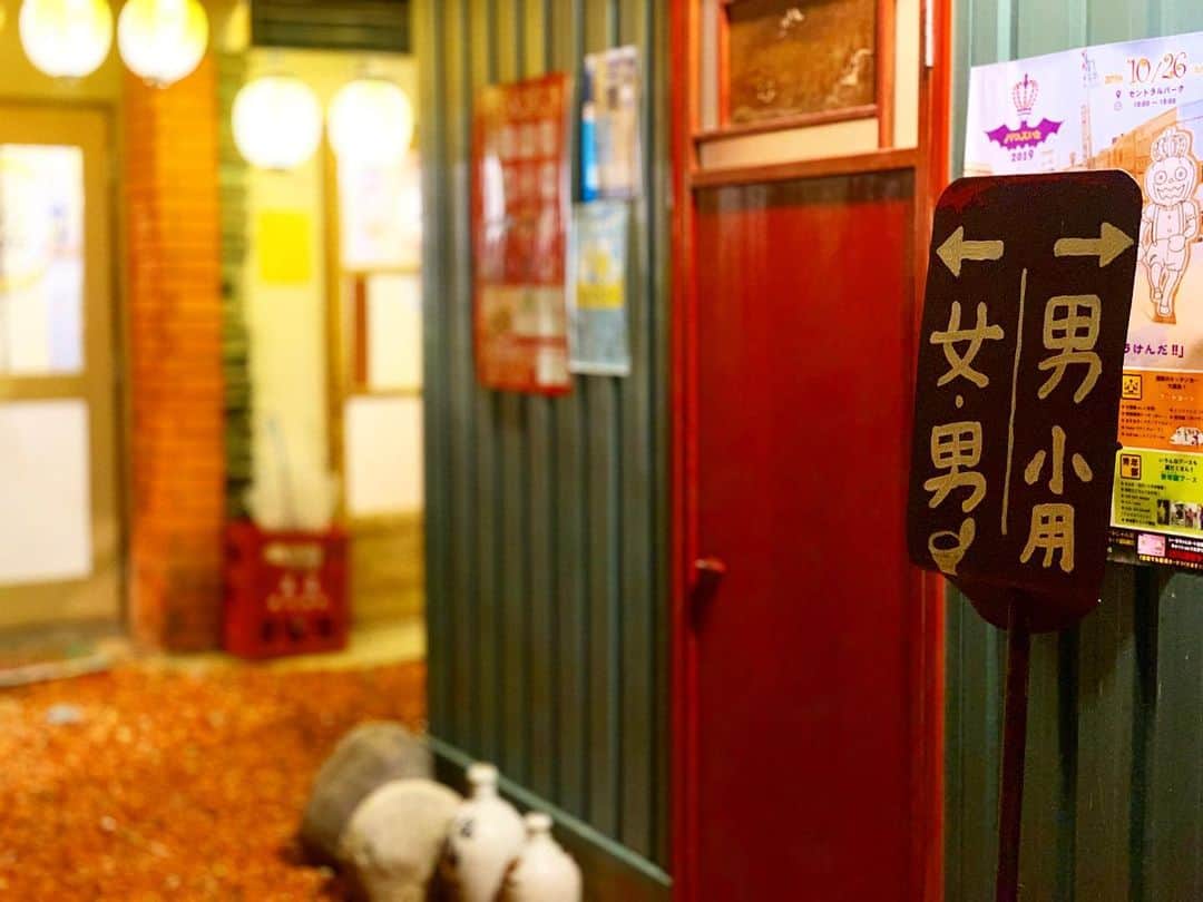 野村良平さんのインスタグラム写真 - (野村良平Instagram)「伊那グラムハウスの横の細い道に飲み屋がズラリ 景色と匂いが良すぎる 食べたいのに…食べれない…  #伊那市」10月26日 21時32分 - nomura_ryohei