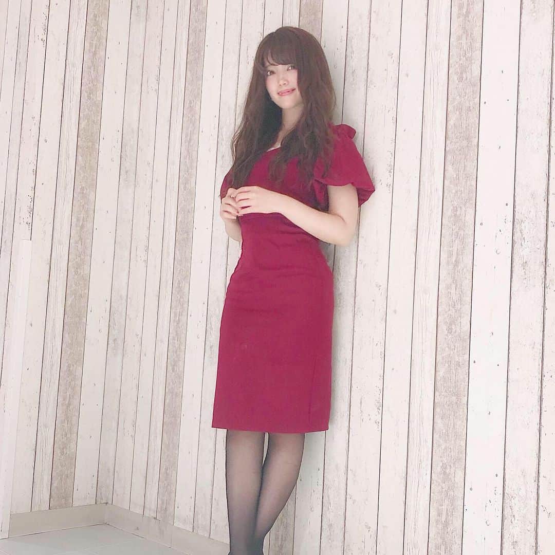 のインスタグラム：「ここ最近毎日たのしい🥰♥️﻿ ﻿ ワンピース﻿ @jsfashion.jp ﻿ 可愛くてスタイルよく見えるからみんなにどこの？！ってすごく聞かれる🥺♥️﻿ ﻿ #いいね #いいね返しは絶対 #좋아요반사 #좋아요태러 #인친황영 #韓国通販 #韓国ファッション #韓国 #ワンピース #jsfashion #ファッション #ファッションコーデ #きょコ #シュエット #コーデ #ootd #153cmコーデ #153cm #赤ワンピ #タイトワンピ #タイトワンピース #結婚式二次会 #結婚式コーデ #お呼ばれコーデ #結婚式ドレス #タイトスカート #韓国ワンピース #ファッション好きな人と繋がりたい」