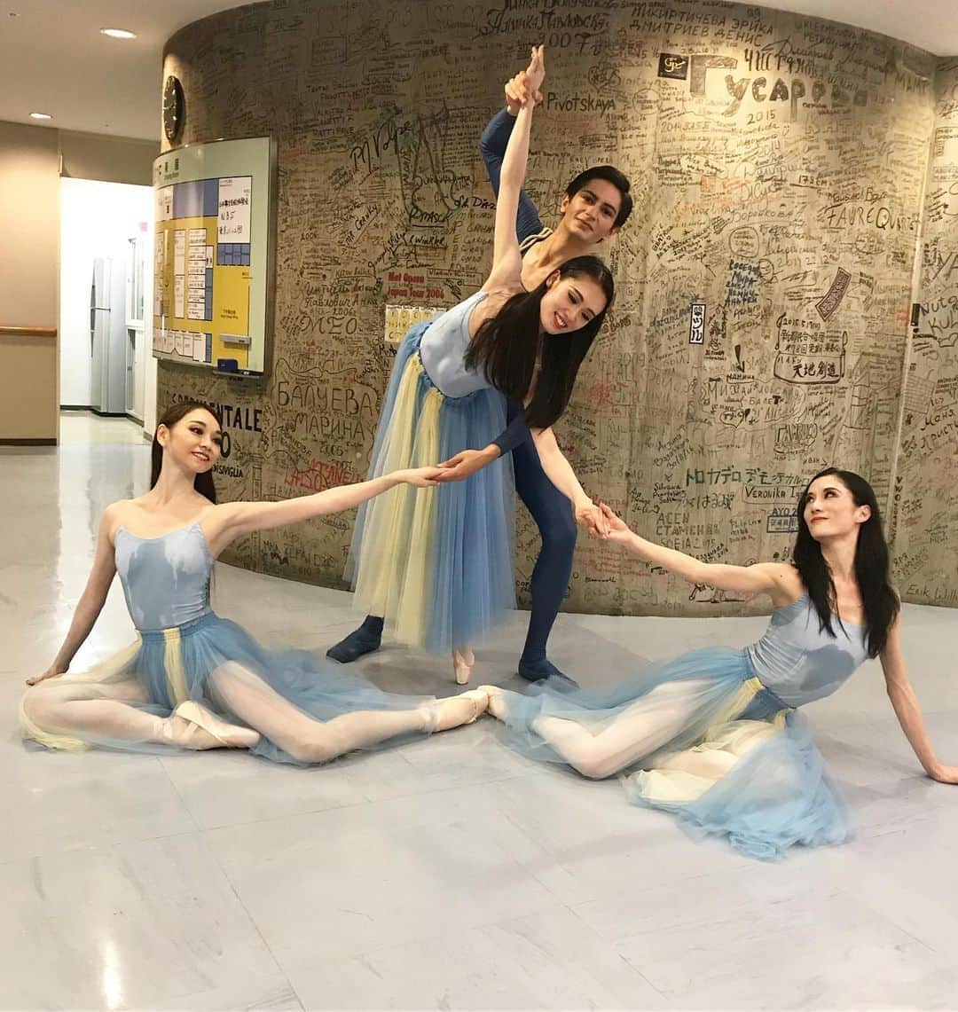 上野水香さんのインスタグラム写真 - (上野水香Instagram)「#serenade  今日は、私は#セレナーデ を踊りました。 そのほかに勅使河原三郎さんの新作、そして春の祭典の上演があり、大いに盛り上がっていました(*´-`) 明日もバレエ団のみんな頑張ってくださいね💗 ご来場いただいた皆さまありがとうございました☺️♡」10月26日 21時40分 - mizukaueno