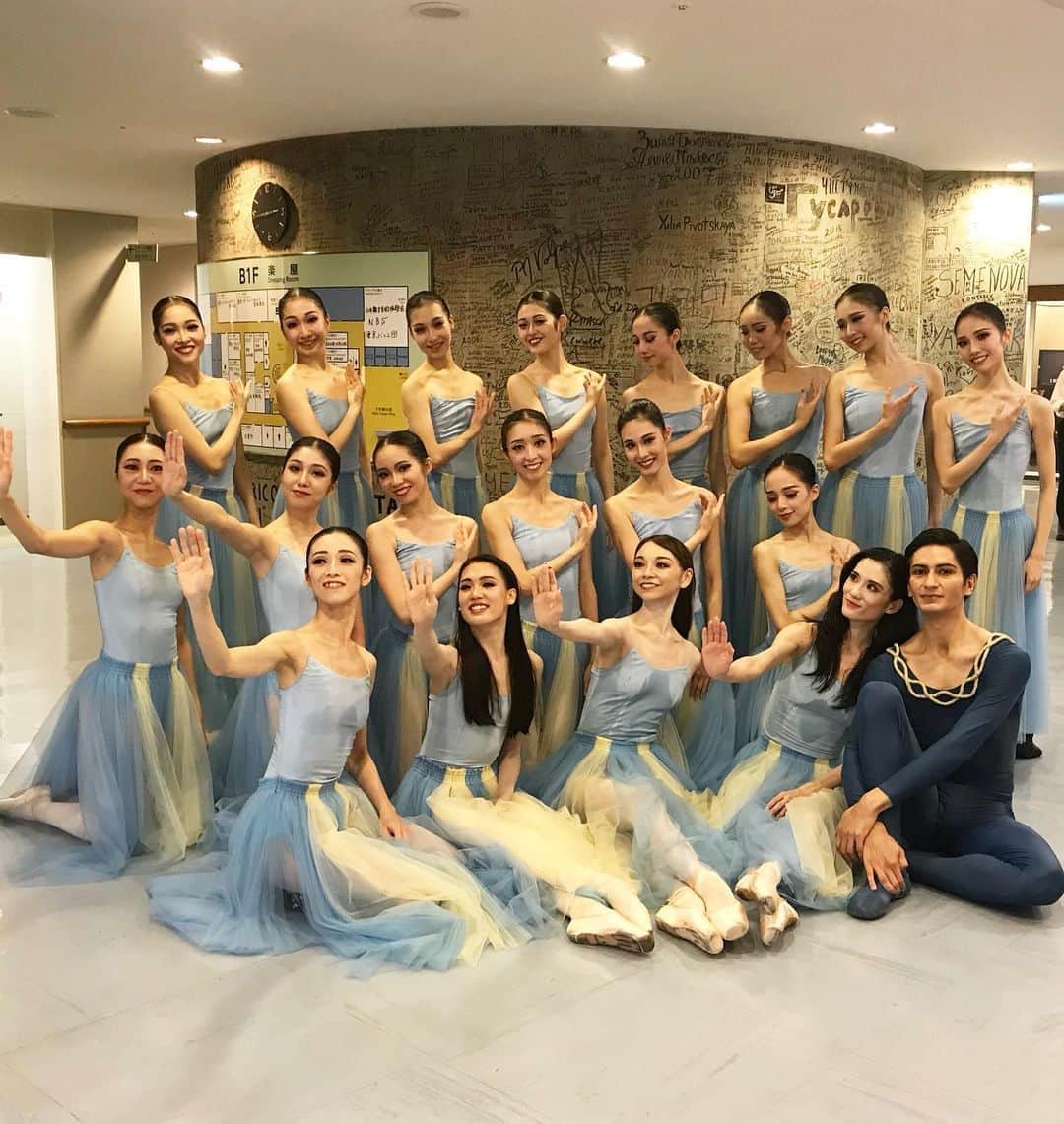 上野水香さんのインスタグラム写真 - (上野水香Instagram)「#serenade  今日は、私は#セレナーデ を踊りました。 そのほかに勅使河原三郎さんの新作、そして春の祭典の上演があり、大いに盛り上がっていました(*´-`) 明日もバレエ団のみんな頑張ってくださいね💗 ご来場いただいた皆さまありがとうございました☺️♡」10月26日 21時40分 - mizukaueno