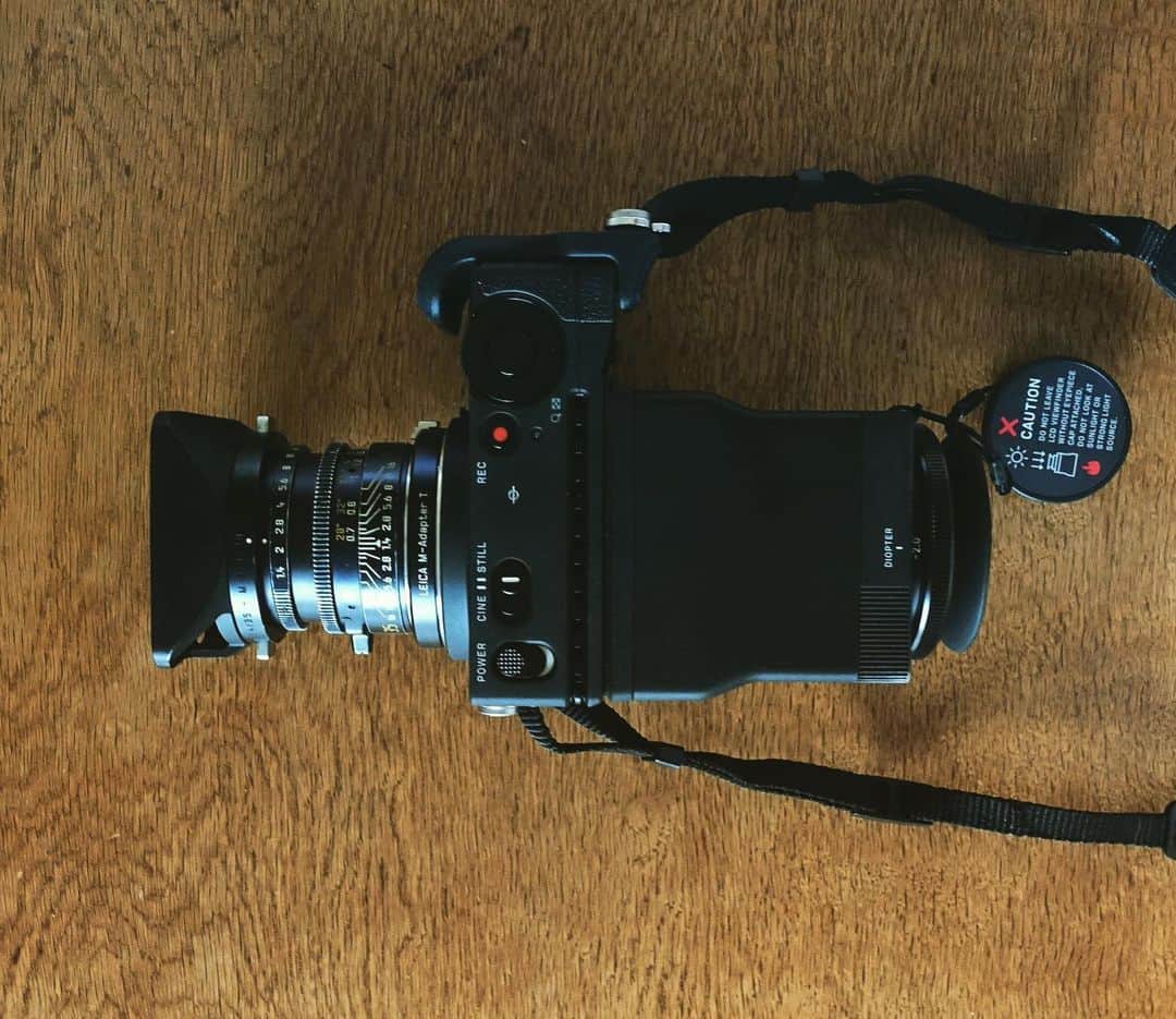 稲垣雅彦のインスタグラム：「自分の愛用レンズがハッセルのよう . SIGMA fp +LVG-11 +AdapterT +SummiluxM35ASPHERICAL  http://masahiko-inagaki.com/blog/  #sigmafp  #summilux35  #LVF11 #camera」