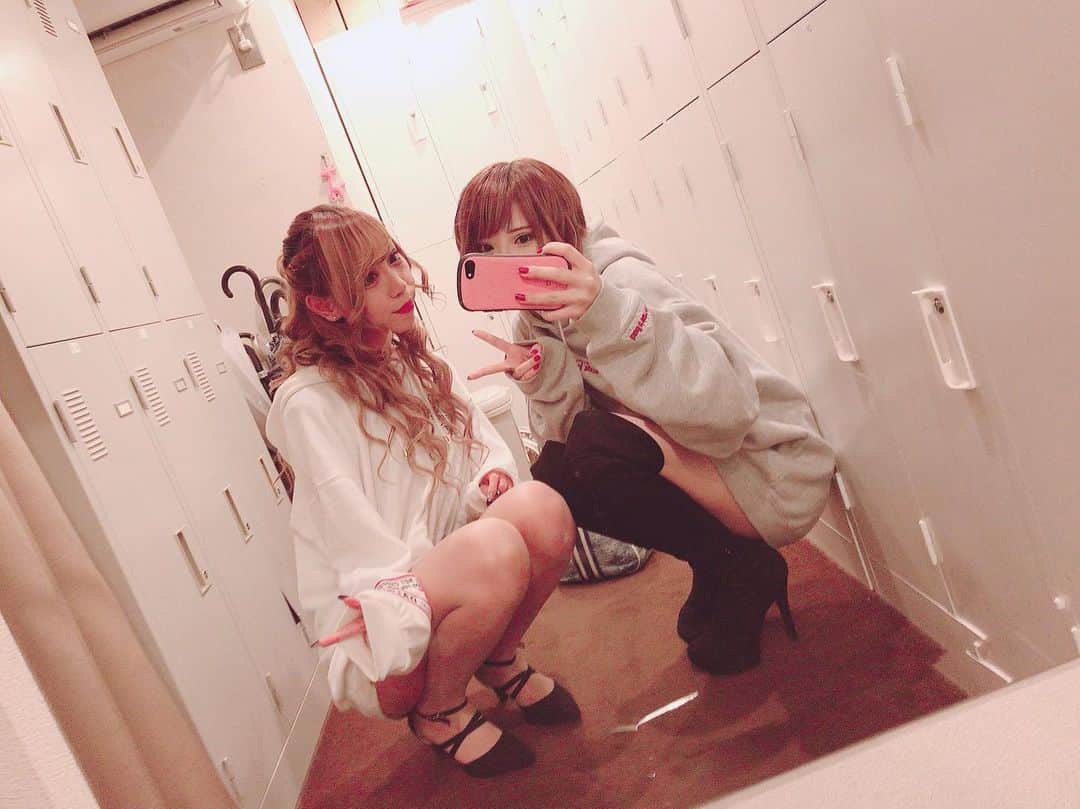 侑季美怜のインスタグラム：「・ ・ ・ みやびちゃん💓 ・ ・ 後輩が増えてきて年感じてる… ・ ・ ・ #東京 #tokyo  #歌舞伎町 #新宿 #六本木 #roppongi #kabukicho #sinjuku #l4l #f4f #instagram #instagood #instalike  #party #美脚 #谷間 #セクシー #かわいい #韓国ハーフ #韓国 #キャバ嬢 #モデル #팔로우 #港区女子  #ギャル #おっぱい#キャバ嬢の休日 #ショートヘア #ショートヘア女子」