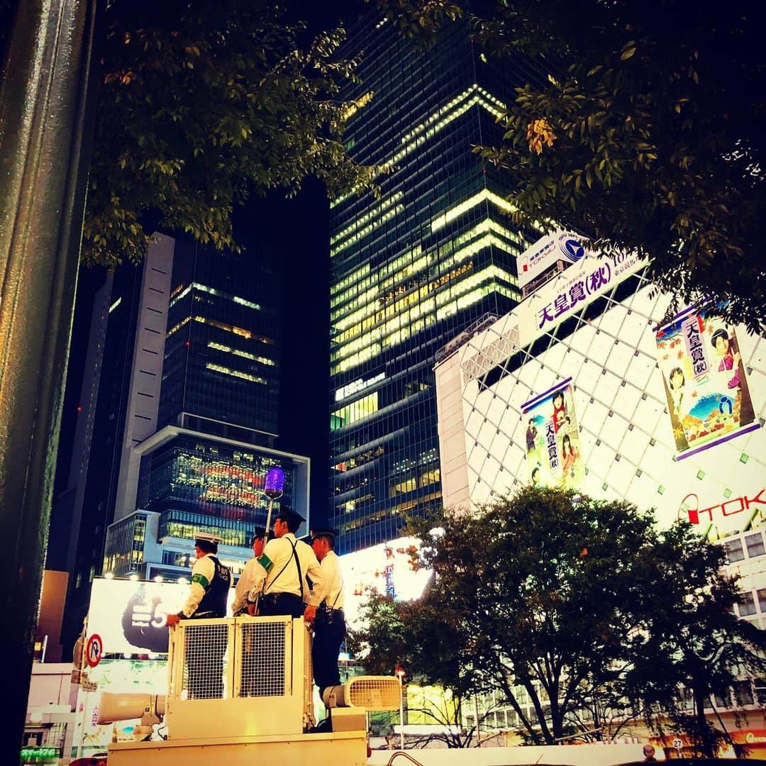 M'sブライダルさんのインスタグラム写真 - (M'sブライダルInstagram)「🌈婚活のM’sブライダルジャパン⛱#東京#渋谷#ハロウィン#DJポリス#交差点#出会い#結婚#相談#カウンセラー#誕生日」10月26日 21時41分 - msbridal_pr