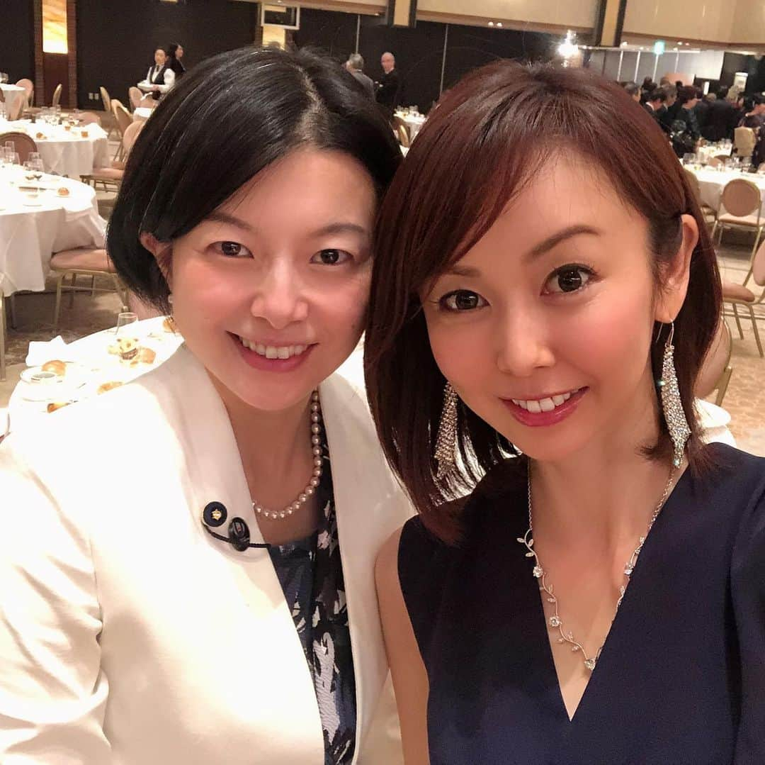 宮崎宣子さんのインスタグラム写真 - (宮崎宣子Instagram)「日テレの同期で、 現在は、東京都議会議員の森澤恭子さんとお仕事✨ 恭子からのご縁で、医師会の先生の叙勲祝賀会の司会でした。 日本医師会、衆議院議員、参議院議員など、国会議員の皆さまのお名前のご紹介に緊張しましたが、 恭子とお仕事がコラボできた感じがしてすごく嬉しかったです💕 まさか、私が恭子のことを 東京都議会議員、森澤恭子さん って呼ぶ日が来るとは❣️ 次は何て呼ぶ日が来るんだろう😊 恭子、素敵なお仕事をありがとう😊🙏 #日テレ同期 #森澤恭子　さん #ずっと仲良し #内定の時はタイに行ったよね #東京都議会議員 #尊敬する同期 #祝賀会 #司会のお仕事 #叙勲祝賀会  #日本医師会」10月26日 21時43分 - miyazaki_nobuko