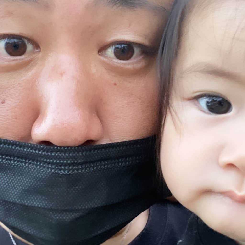 Yassさんのインスタグラム写真 Yassinstagram 一重と二重 三女 かわいすぎ 肌の違い 下唇吸うのが可愛い 娘 Daughter Baby 赤ちゃん 7ヶ月 大きくならんで わかってはいるけど 大きくならんで ぼくはきみのパパ パパ 父親 ビーグルクルー 俺の
