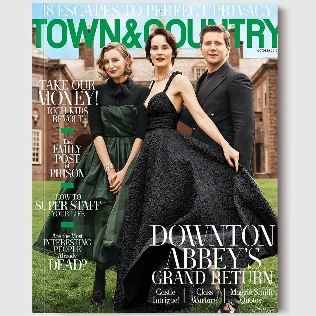 クリスチャンディオールさんのインスタグラム写真 - (クリスチャンディオールInstagram)「On the latest cover of @TownandCountrymag, Michelle Dockery and Laura Carmichael are elegantly dressed in #DiorAW19 by @MariaGraziaChiuri for the launch of the @DowntonAbbey_official feature film. ⁠ © @TomSchirmacher」10月26日 22時00分 - dior