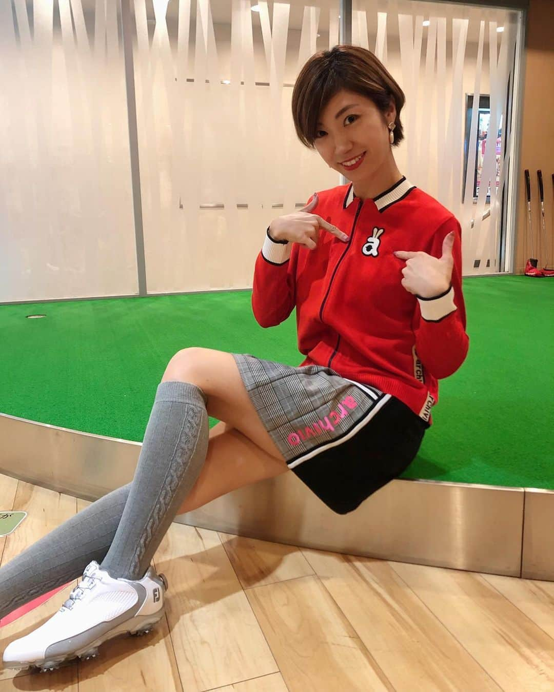 Alyssaさんのインスタグラム写真 - (AlyssaInstagram)「明日は久しぶりにラウンド⛳️ あんまり練習出来てないから、謙虚にコースマネジメントして回りたい💪✨ * #アルチビオのaはありさのaでもある #うさ耳aが可愛すぎる😍 #赤いウェア大好き #instagolf #golstagram #골프스타그램﻿﻿﻿ #ゴルフ #golf #골프 #ゴルフ女子 #女子ゴルフ　 #アルチビオ #archivio #ゴルフウェア #golfwear #アルチビオ10周年キャンペーン」10月26日 22時02分 - alyssa_golf