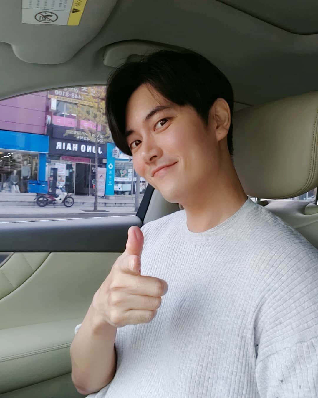 ジェヒのインスタグラム：「모두 즐거운 주말~♥ . . #주말」