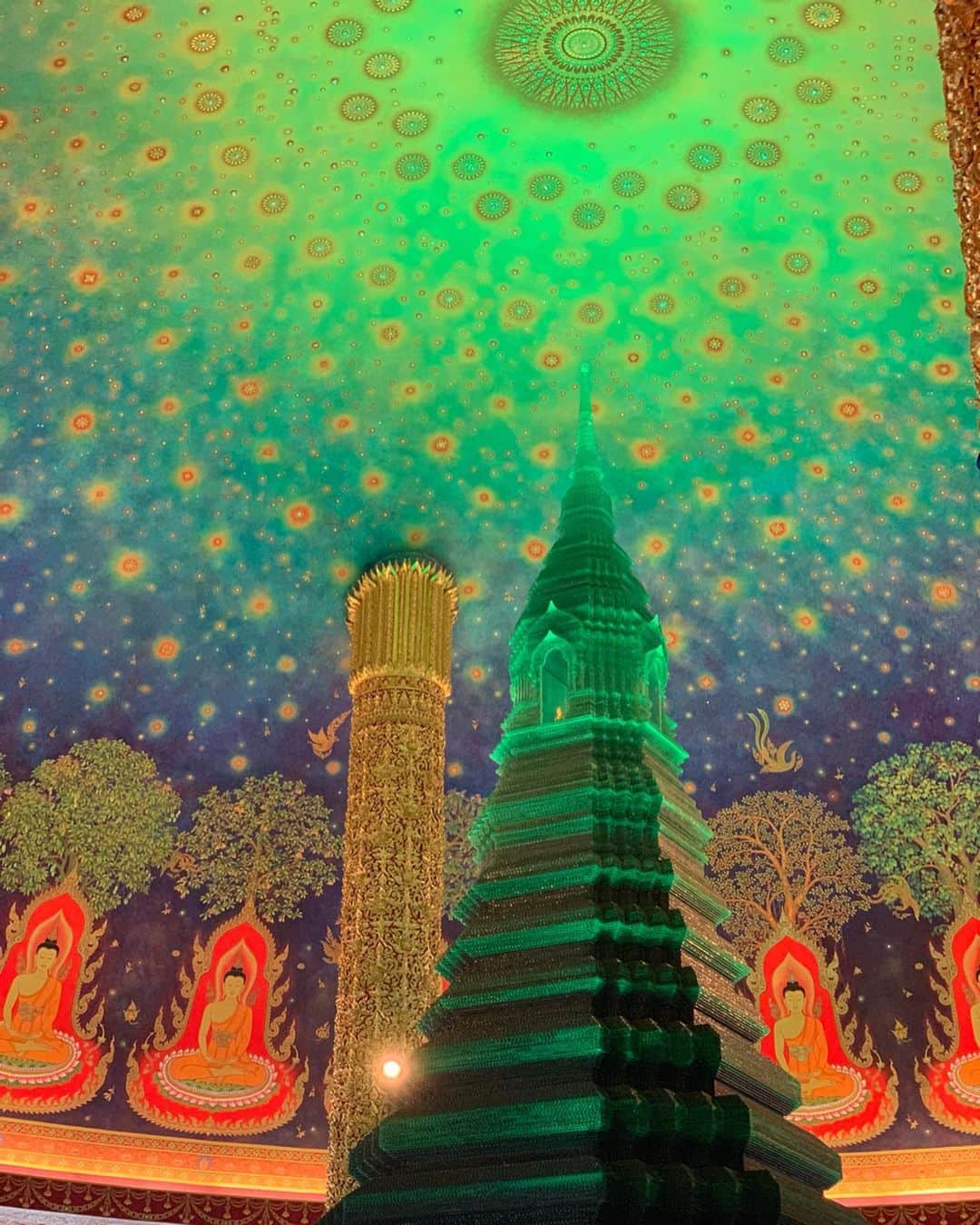小坂温子さんのインスタグラム写真 - (小坂温子Instagram)「吸い込まれそうな空間に 神聖な空気。 #ワットパクナム  #神聖な場所  #来れてよかった  #ゆうこちゃんありがとう  #ここでも汗だく #浄化された気がします  #また行きタイ  #タイ寺院 🇹🇭🙏✨ #タイ旅行」10月26日 22時09分 - kosaka_atsuko