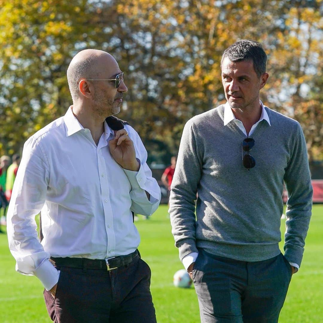 ACミランさんのインスタグラム写真 - (ACミランInstagram)「Gazidis, Boban, Maldini and Massara rallying the troops ahead of #RomaMilan 🔴⚫️ #SempreMilan」10月26日 22時21分 - acmilan