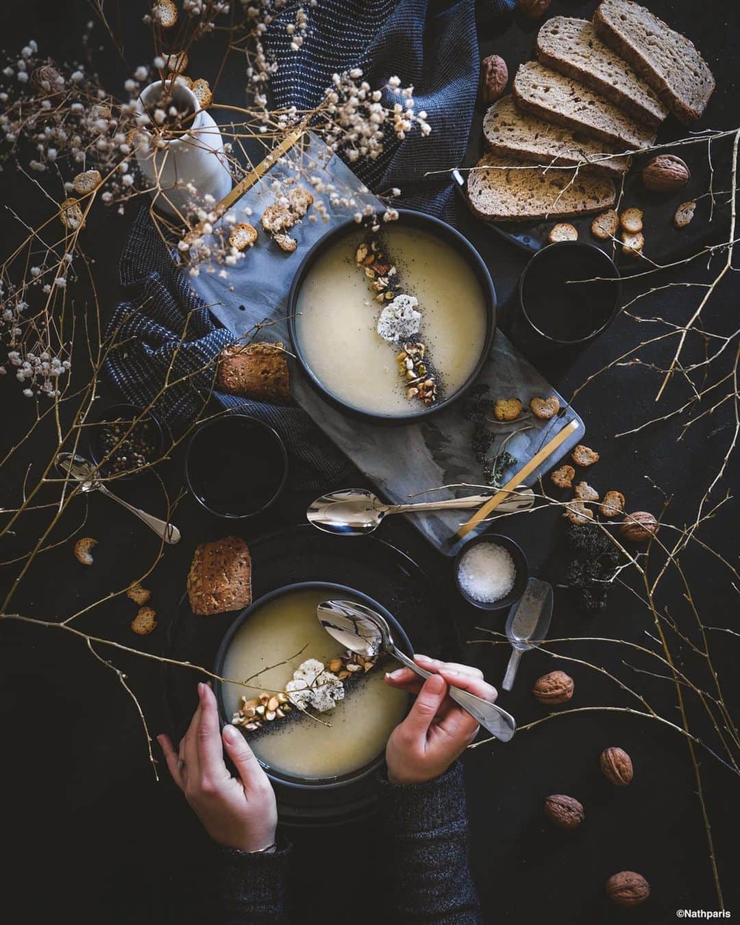 nathparisのインスタグラム：「🇫🇷Aujourd’hui c’est un potage Malinois, pour ceux qui ne connaissent pas c’est une spécialité de Malines, une ville belge de la province d'Anvers, une soupe de chou-fleur.  Elle est cuisinée avec des branches de céleri, des poireaux et des pommes de terre. Un vrai délice !  Et vous quel est votre potage préféré ? . 🇺🇸Today it is a Malinois soup, for those who do not know it is a speciality of Malines, a Belgian city in the province of Antwerp, a cauliflower soup. It is cooked with celery stalks, leeks and potatoes. A real delight! What is your favorite soup? . . En collaborartion avec @habitat_france #habitat_france」