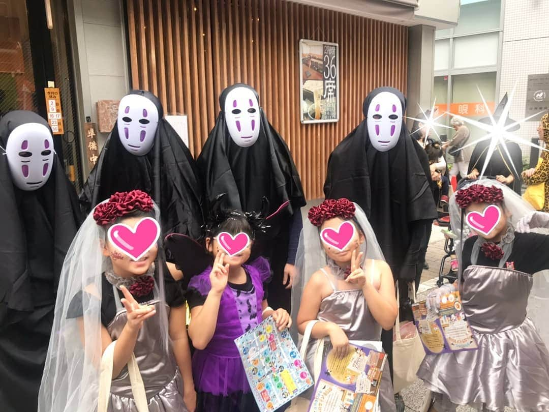 安田さちさんのインスタグラム写真 - (安田さちInstagram)「ハロウィンイベントに参加してきました🎃  今年は花嫁ゾンビ×３、コウモリ×１です👌  通りすがりの顔なしさん×４と記念撮影❤️ #ハロウィンイベント #ハロウィン2019 #仮装#花嫁ゾンビ」10月26日 22時31分 - sachi.yasuda31