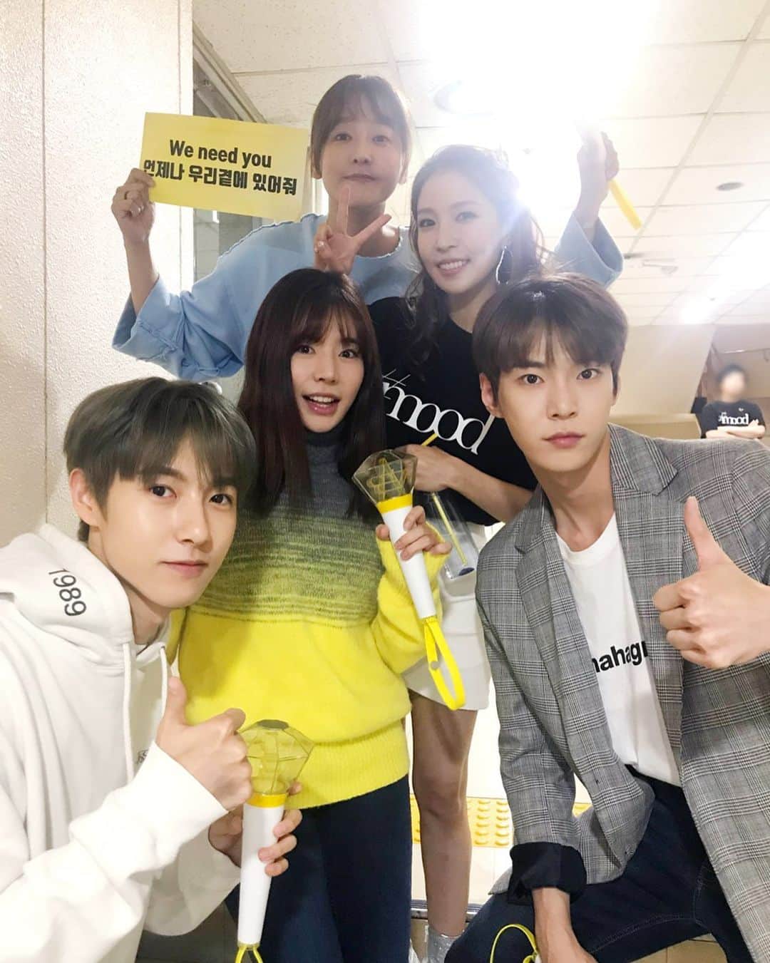 BoAのインスタグラム：「내 칭구~ 동생들~~ 넘 고마워~~~❤️❤️ #mood」