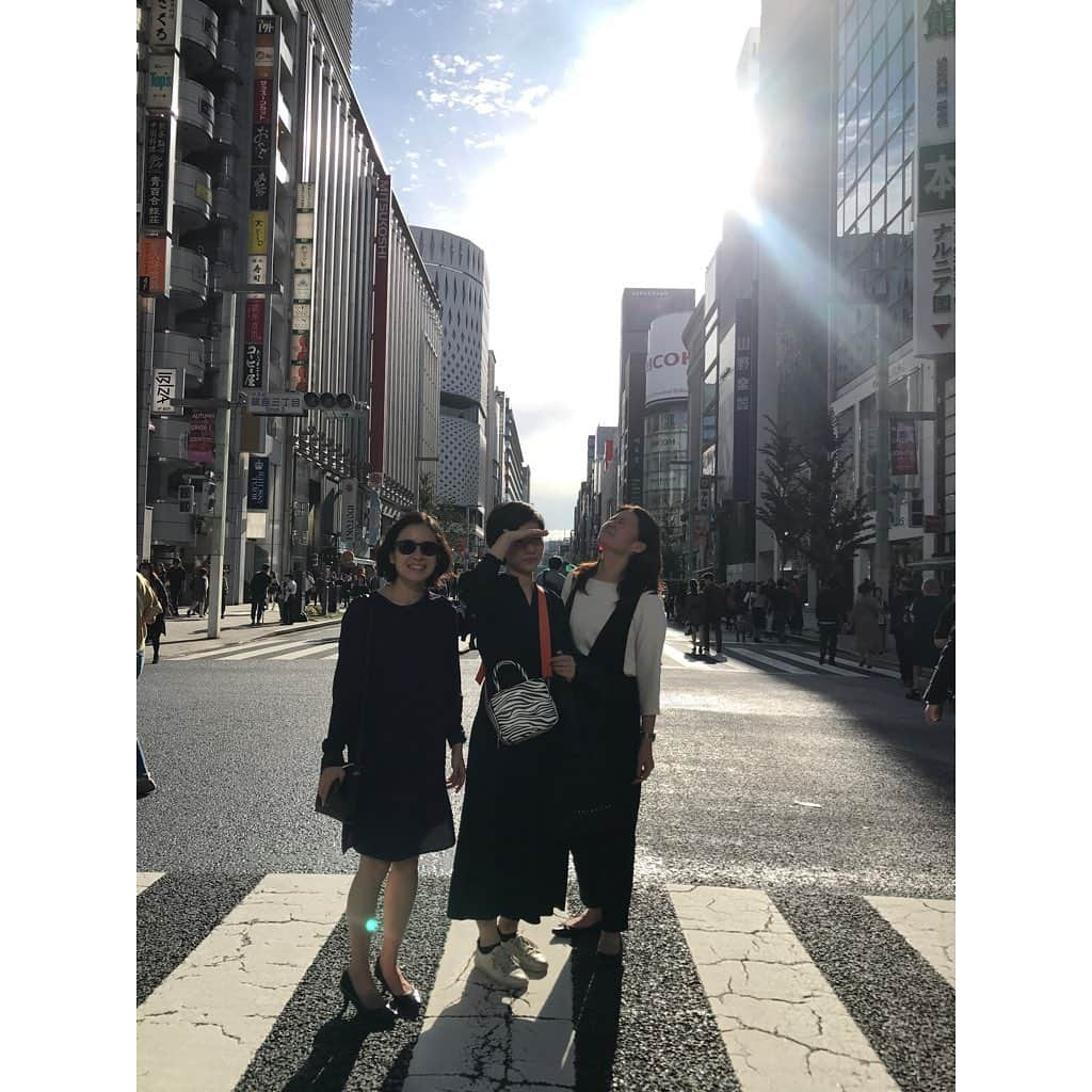 新井麻希さんのインスタグラム写真 - (新井麻希Instagram)「* 楽しみにしていたあきのシンガポールからの帰国！ * 美味しいお店見つけてくれて、ありがとう😊美しい見た目と、繊細で丁寧なお仕事で素材の良さが活かされていて、心からほっとする時間でした。大将、お若いのに😭👏🙇‍♀️ * #左うま  #ginza」10月26日 23時08分 - makiarai58