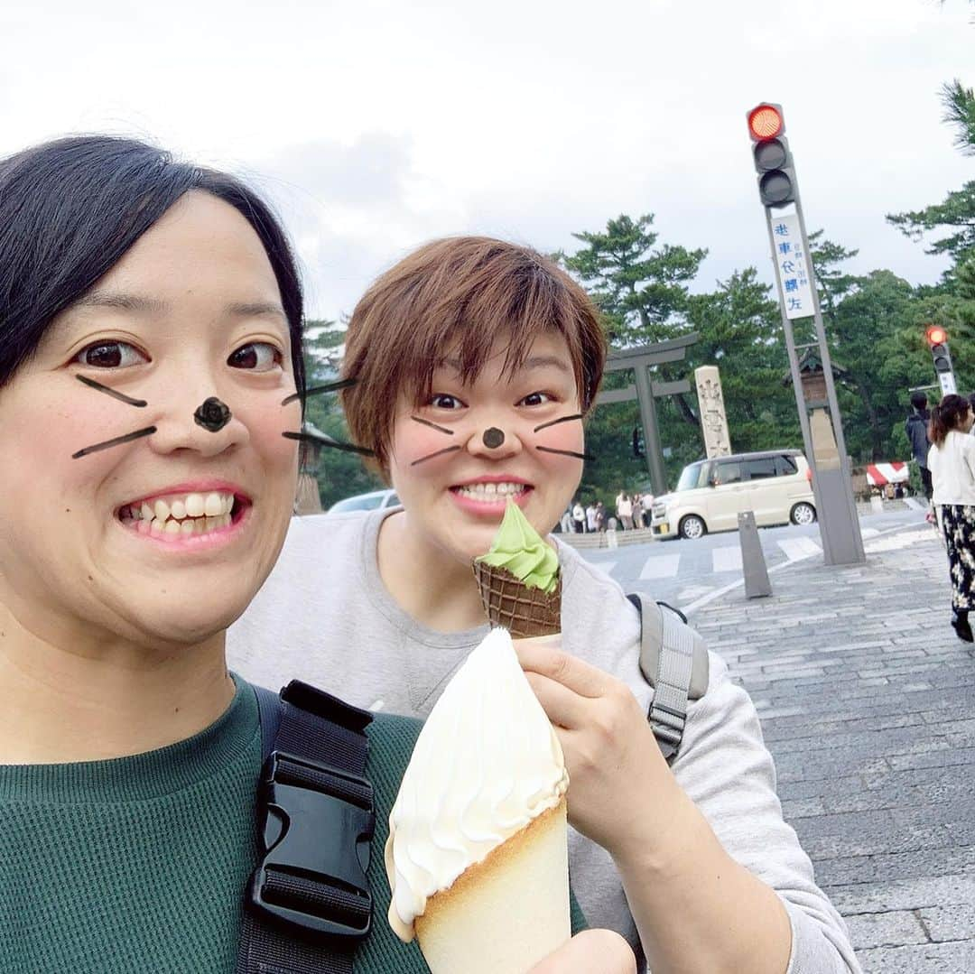 杉本美香さんのインスタグラム写真 - (杉本美香Instagram)「・ 島根県へ行ってきました✈️ ・ 行きは初めてぐらいに飛行機が揺れて気持ち悪くなりました🤢 ・ 三隅中学校へ行って、お役に立てたかわかりませんが柔道をして🥋 ・ 夜は予約がとらない「海旬」で美味しい料理と最高の仲間との時間は元気出た⭐️ ・ 次の日は江津中学校で柔道教室🥋 ・ 久しぶりに乱取したけど、スネにかかと入ってポッコリ腫れております🦵 ・ 出雲大社に「神在祭」ってことで行きましたが、まさかの調べたら10月28日から全国の神様が集まってきはるみたいです💭 ・ そして、最後の最後までスリル満点のギリギリセーフでした✈️笑 ・ 貴重な時間をありがとうございました😊 ・ #島根県 #柔道教室 #仲間のありがたみを再確認 #ヨコミー岡山からありがとう #出雲大社 #神在祭 #むっちゃんいつもありがとう #佐々尾先生大屋さんありがとうございました #グイグイ苦手派 #今を必死に生きろ #人間だもの #最近の口癖 #笑顔笑顔笑顔笑顔 #smile…」10月26日 23時10分 - mika__sugimoto