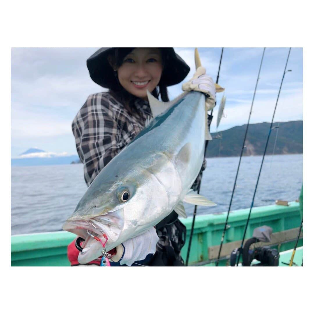 柳野玲子さんのインスタグラム写真 - (柳野玲子Instagram)「最高の釣りロケでした☺️💞 今後、西伊豆町観光協会のホームページやYouTubeでアップされます✨ お楽しみに(*´꒳`*) #釣り #ジギング #船釣り #ふじなみ丸 #ワラサ #根魚 #筋肉痛」10月26日 23時25分 - yanaginoreiko