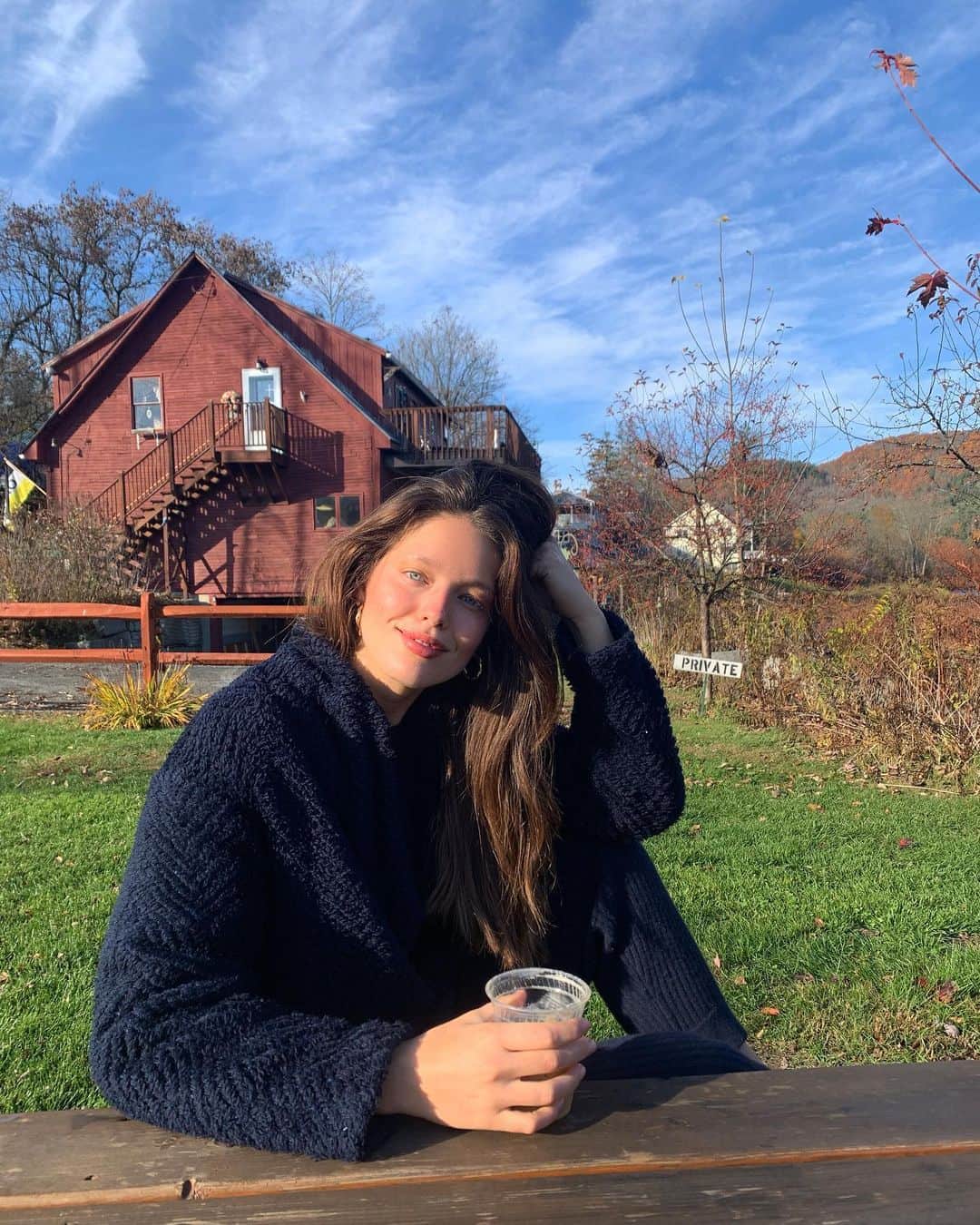 エミリー・DiDonatoのインスタグラム：「idyllic morning coffee views 🍁 ☕️」