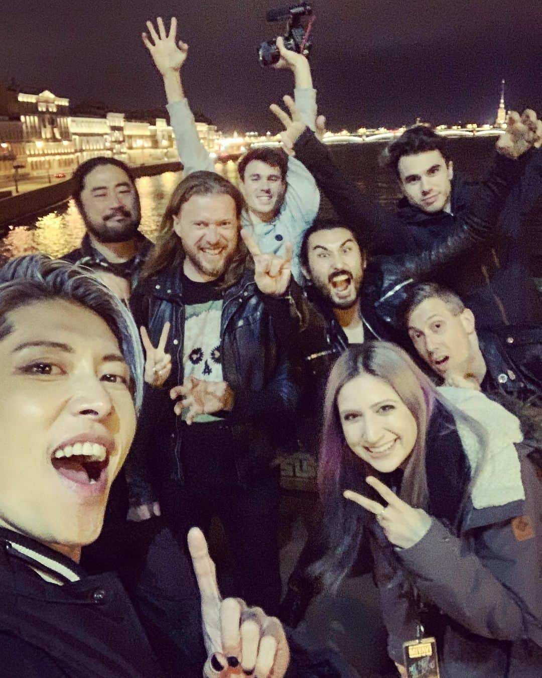 雅-MIYAVI-さんのインスタグラム写真 - (雅-MIYAVI-Instagram)「In St.Petersburg, after the final show of the EU leg. Please give it up for the beautiful tour crew!!!!!! 👏🏻x10000 Although the schedule was pretty tight and hard, they put in everything and dedicated themselves for our performance and audience every single night. Without them, I couldn’t have finish this leg. Thank you so much, please rest well! 🙏🏻🙏🏻 EU 最終公演後、サンクトペテルブルグにて。改めて最高のツアークルーに拍手を！過酷なツアー行程の中、毎日来てくれるお客さんのために全力で臨んでくれました。彼らなしでは全力で走りきれなかったと思います。本当にありがとう＆お疲れ様でした！🙌🏻🙌🏻😌💯 #NoSleepTillTokyo」10月26日 23時20分 - miyavi_ishihara