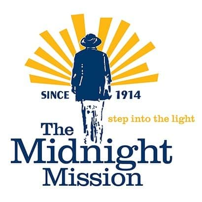 ベン・アフレックのインスタグラム：「HA, you got me. I’m dating. But let’s be serious for a moment and talk about something that is actually important. I have been in recovery for over a year and part of that is helping out others. @themidnightmission is an incredible organization that helps those in need with housing, training, development and recovery. I’m making a donation today because there are people battling addiction every day that don’t have the resources and need help. @raya, you in? Who else is with me? Click the link in my bio to donate.」