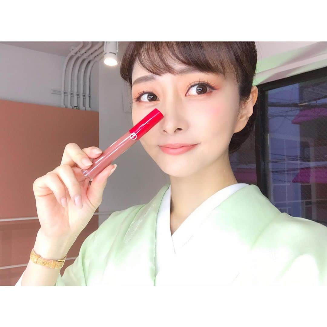 石井美保さんのインスタグラム写真 - (石井美保Instagram)「私が塗ってもらったカラーは、101番。フワッと唇にのびて滑らかなつけ心地。お着物にはグロッシーよりもソフトマット。私はお着物にも上品なリップの色を選びたいけれど、いつものベージュだと流石に華やかさが出ないので、この赤み強めのベージュがちょうどいい！#armanibeauty」10月26日 23時59分 - miho_ishii