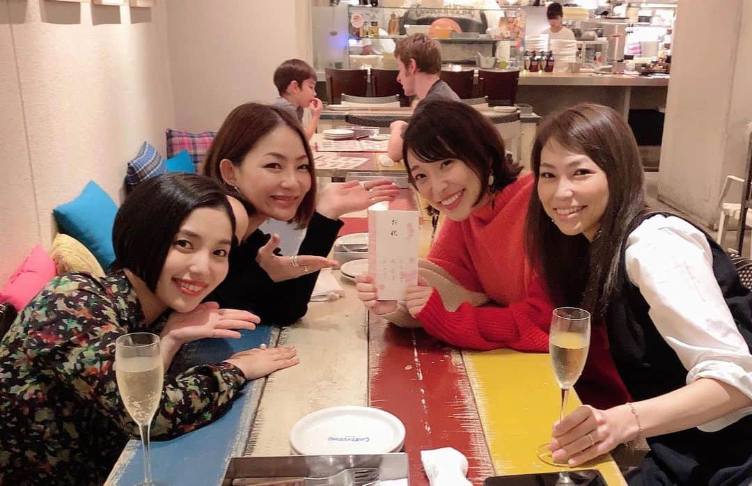 宮本美季のインスタグラム：「カラバトライブin大阪の前夜祭。明日は楽しく目一杯楽しみたいと思います😊❤️👍みなさま、お待ちしておりまーす！  #カラオケバトルコンサート #大阪 #睡眠しっかり取るもんね #RiRika #翠千賀 #城南海 #宮本美季」