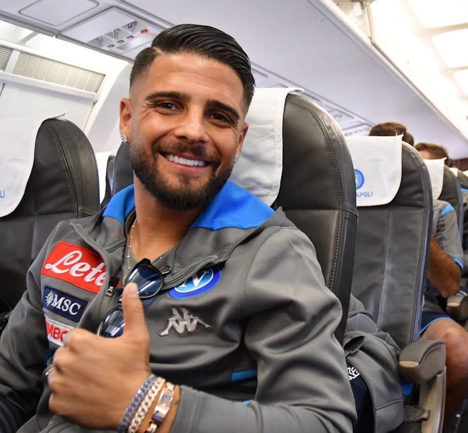 SSCナポリさんのインスタグラム写真 - (SSCナポリInstagram)「✈️ Welcome on board @lorinsigneofficial 🔜 Ferrara 💙 #ForzaNapoliSempre」10月27日 0時16分 - officialsscnapoli