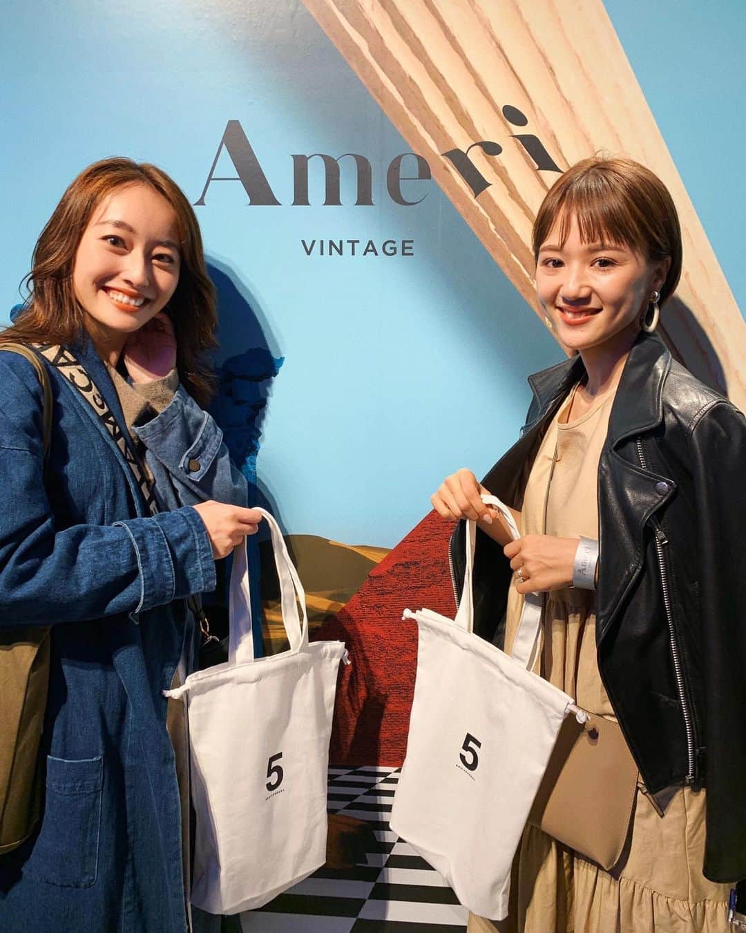 小祝麻里亜のインスタグラム：「大人気のAmeri vintageが5周年とのことで、パーティにお邪魔しました☺️💕 いつもオシャレが楽しくなるアイテムばかりのAmeri。5周年おめでとうございます❣️❣️ 記念アイテムはどれも素敵でした🥰  @amerivintage ． Thx @haruka_style  @blackstone705 ． ． ． ． ＿＿＿＿＿＿＿ #outfit #coordinate #look #instafashion #amerivintage #셀스타그램 #얼스타그램 #코디 #스타일링 #데일리 #데일리룩 #오오티디  #アメリヴィンテージ #パーティ」