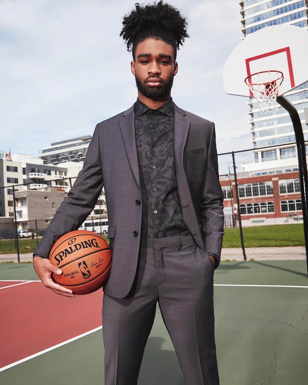 NBAさんのインスタグラム写真 - (NBAInstagram)「Ahead of his home opener tonight, @cobywhite shows off his @expressmen style!」10月27日 0時44分 - nba