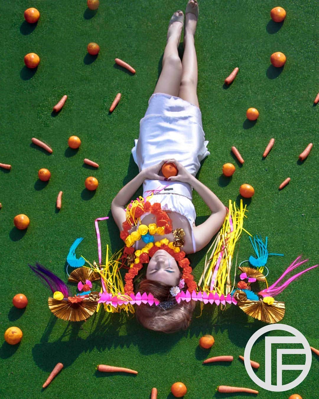 Timo the Fotographerのインスタグラム：「burst of C O L O R | I always love an opportunity to play with color in a shoot. I'm often asked why I dont shoot more black and white. Shooting black and white photos has its place, but it's a photo with one less thing you need to worry about. I find shooting color is much more challenging. ______________ Model @yarkaya___  Hair MUA @vanilla69_  FOTOGRAPHER @fantim  Assistant @handsome.hailey  ______________ #fantim #frazierfotography #写真 #beauty #photography #inspiration #vogue #designer #chanel #ballet #fashion #style #milan #jewlery #instatravel photoshoot #art #travel #model #photographer #fashionweek #gorgeous #dance #architecture #fotography #モデル #blog #personalbrand #color #italy #nashvillephotographer」