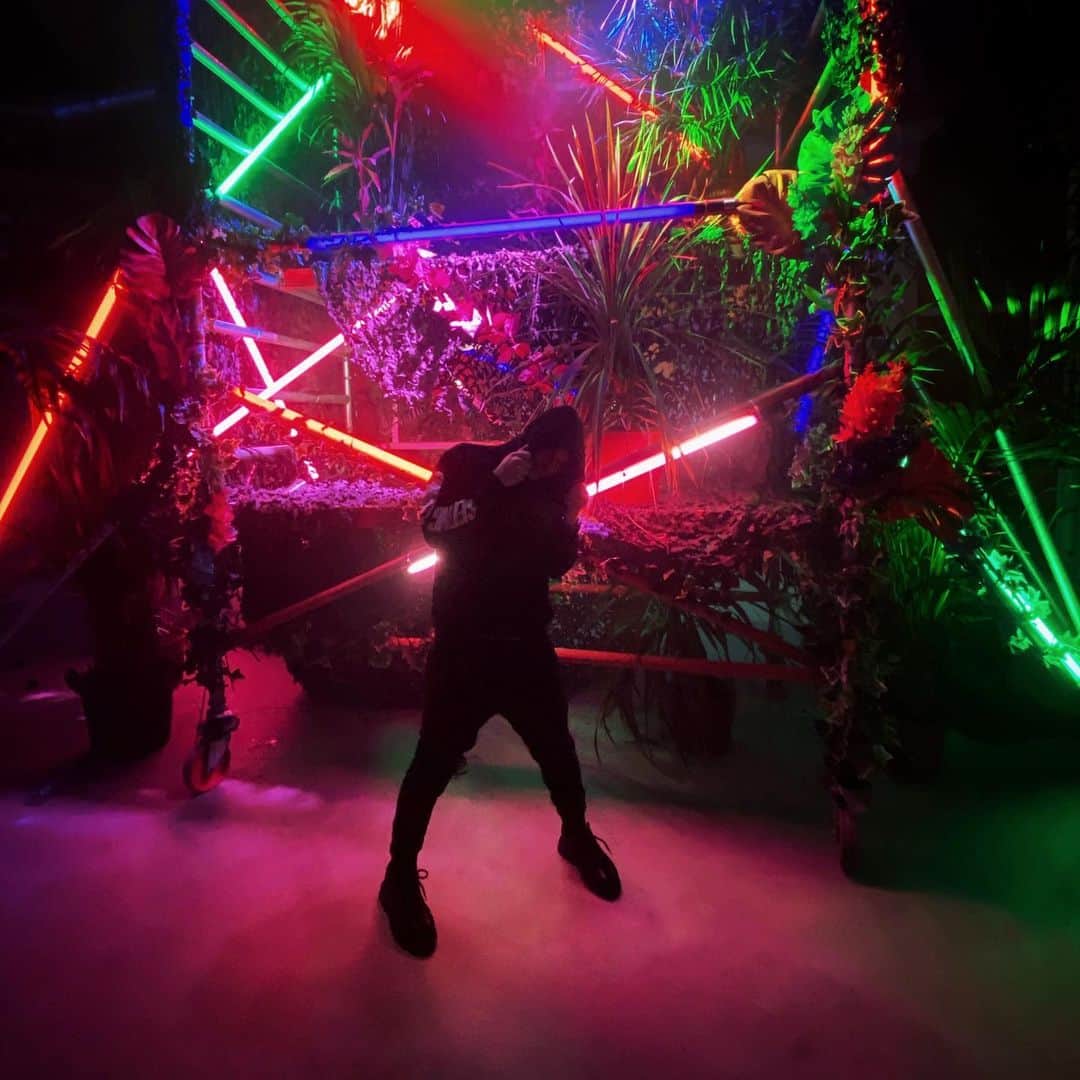 パヴェル・イグナテンコのインスタグラム：「Constructing the jungle」