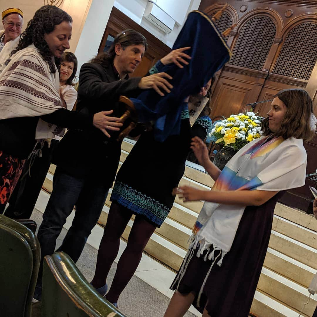 セサラーニさんのインスタグラム写真 - (セサラーニInstagram)「#antonia #chaya #basmitzvah  #nick&rachelsdaughtersbasmitzvah  #passingofthetorah #proudparents  #congratulationantonia #beautifulday」10月27日 2時33分 - salvatorecesarani